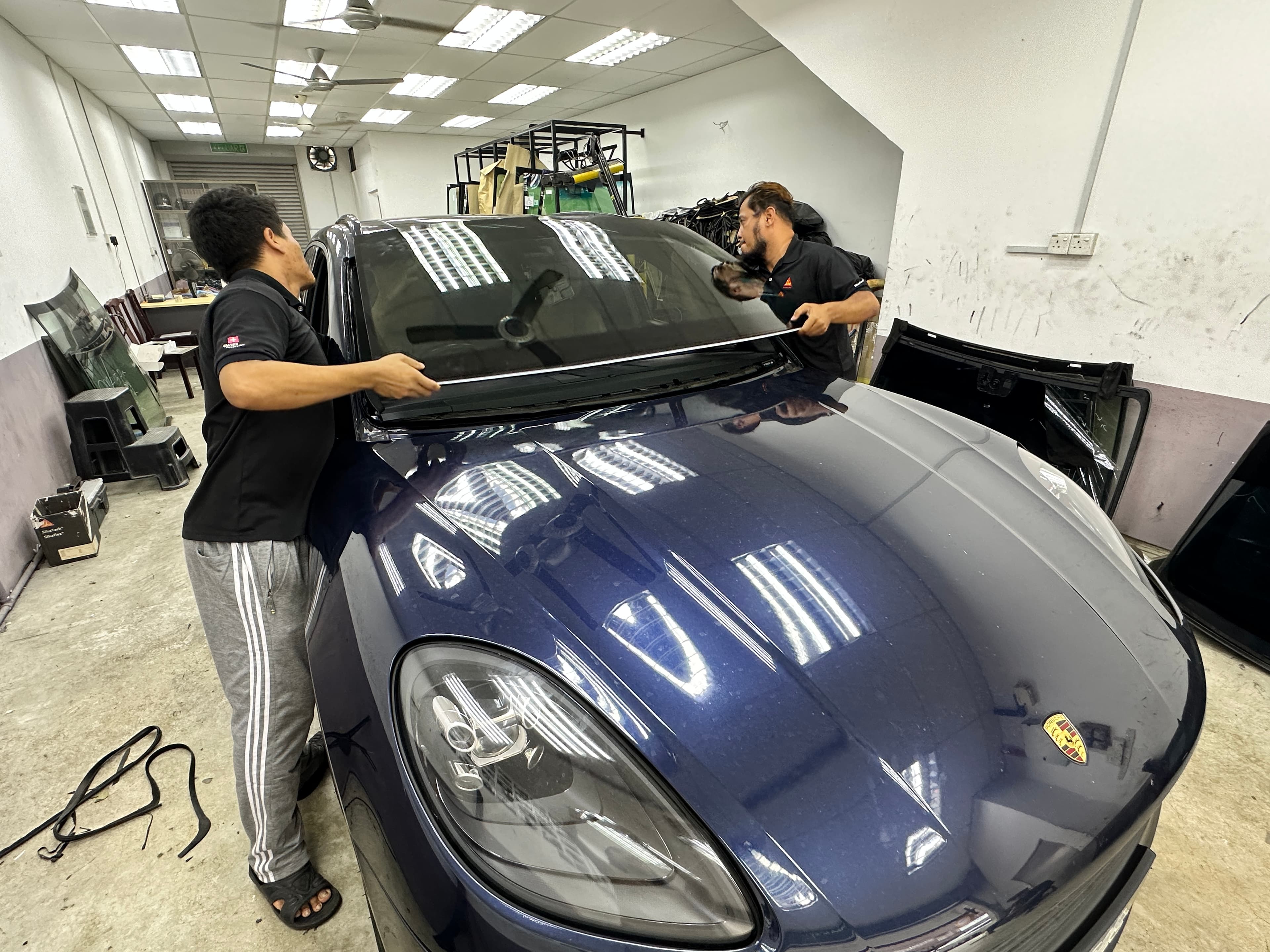 Real windscreen fitting work on a premium SUV at SIFU CERMIN Senawang HQ